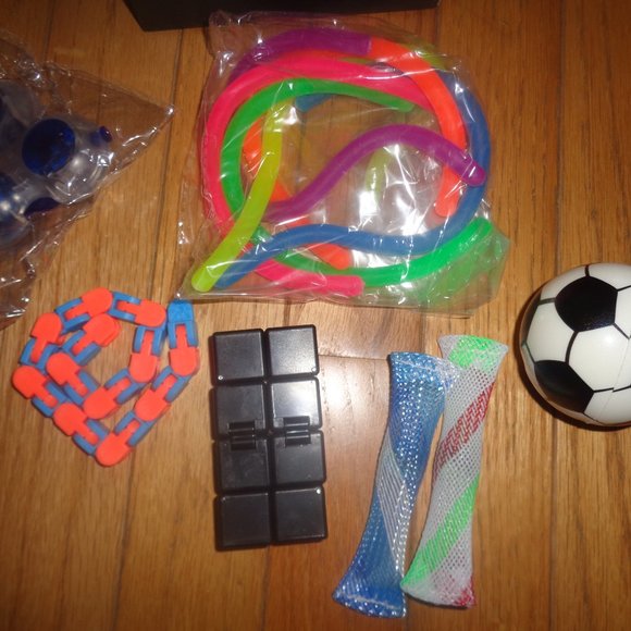 Lvoess 12 Piece Fidget Sensory Toy Set - New in Box - Picture 2 of 4